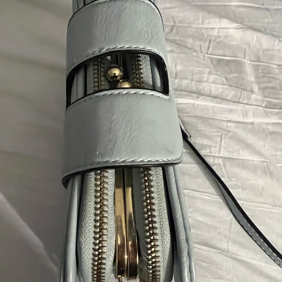 Cross body - Picture 5 of 5